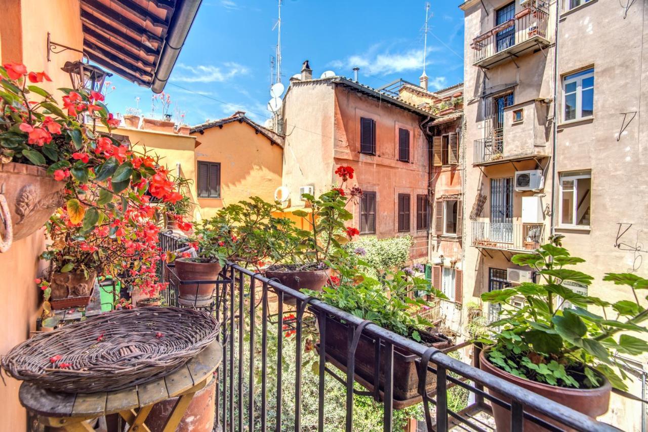 The Red House At Arco Degli Acetari Rom Exterior foto